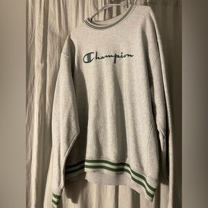 Iam selling a extra large crew neck sweater champion brand no tags but is xl